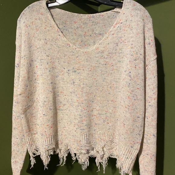 🌟 V-neck Confetti Pattern Distressed Sweater🌟 - Picture 6 of 9